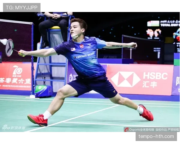 园田启悟右手持拍再度亮相赛场，展现卓越竞技状态