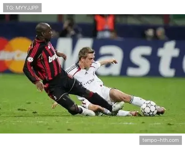 马尔蒂尼技术解析：深度剖析现代足球战术的发展趋势与变化